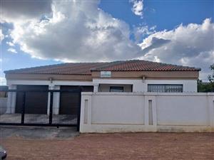 3 BEDROOMS IN SLOVO PHASE 4 MABOPANE FOR SALE