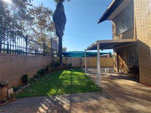 Charming 3-Bedroom Townhouse in Mountain View