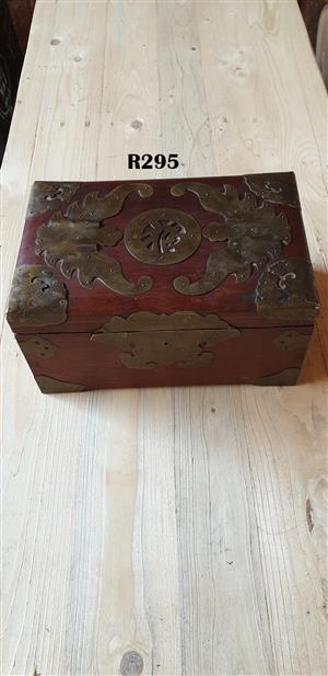 Antique Oriental Jewelry Box (275x175x140)