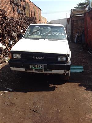 Stripping Nissan TD27 1Tonner 1995 for Spares