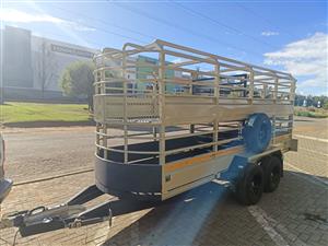 Heavy-duty 4 meter double axle livestock trailer Cattle Trailers