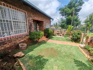 STUNNING FACE BRICK TOWN HOUSE FOR SALE Quellerie Park FOR ONLY R820 000 !!!