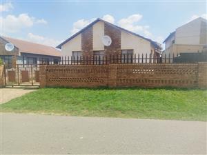 House For Sale in Daveyton Ext 3