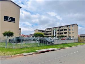 2 Bedroom Apartment/Flat for rent in Fleurhof Roodepoort