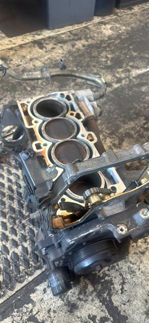 Nissan Qr20. Sub Assembly. Block with crank and pistons and oil pump.