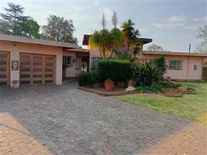 Spacious 4-Bedroom Home in Security in Boomed Area