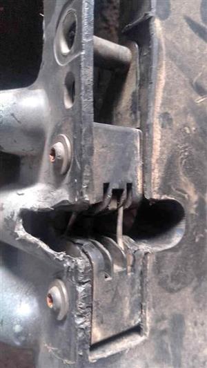 VW golf 5 2.0 TDI bonnet actuator