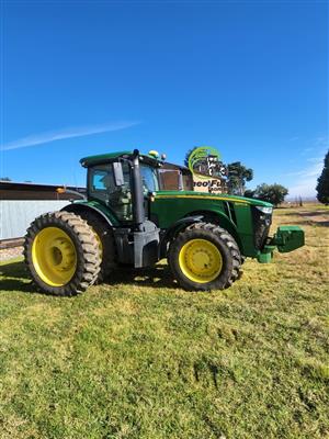 2018 John Deere 8270R