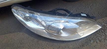 Peugeot 407 estate headlight available