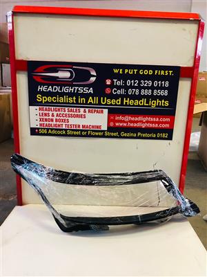 Range Rover Sport right side headlight replacement lens cover (2018)