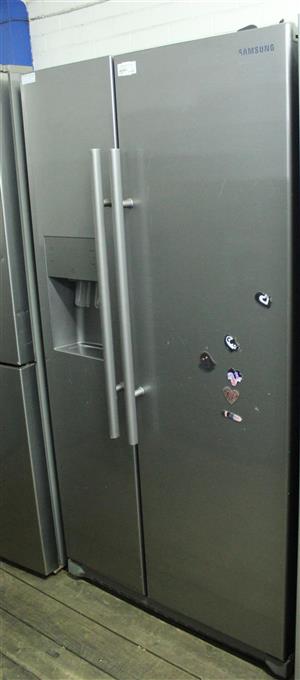 SAMSUNG RSA1DHMG SIDE BY SIDE FRIDGE W/WATER DISPENSER S064938A