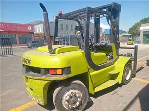 2001 Clarke 6 ton forklift