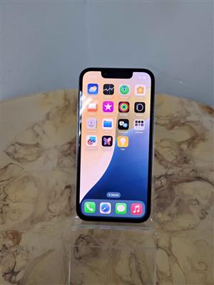 Apple iPhone 13 mini.