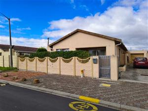 Garden Cottage Rental Monthly in Grassy Park