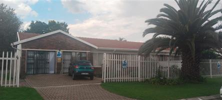 SPACIOUS 3 BEDROOM HOUSE AVAILABLE