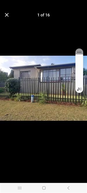 3 bed Rent Boomed Off Solheim Fishers Hill Primrose germiston