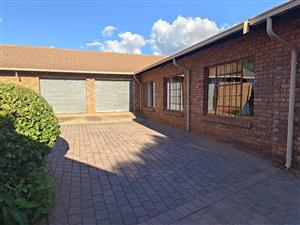 House For Sale in Zwartkop