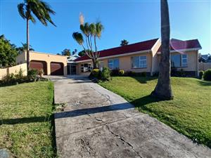 4 Bedroom, 3 Bathroom House with a Double Garage in a Great Area