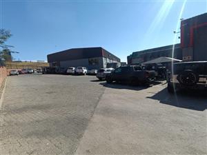 Fantastic Mini Warehouse to let in Strijdom Park near Malibongwe Drive and large industrial hub.