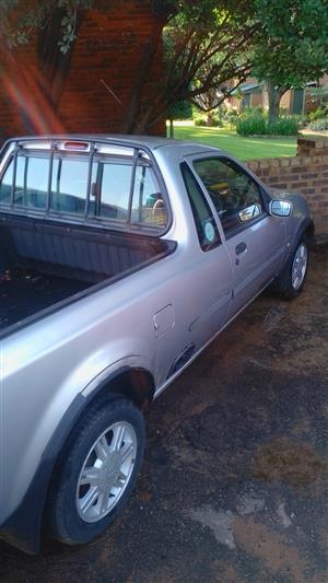 Ford Bantam 1.6 XLT model 2006