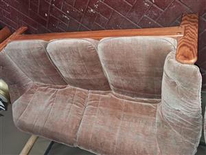 Oak 6 seater lounge suite very good condition its a bargain solid wood oak and m
