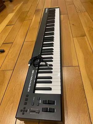 M AUDIO MIDI 88 KEYSTATION
