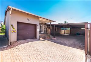 3 Bedroom House With Study and Spacious Yard For Sale in Krugersdorp North