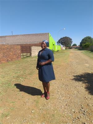 Zimbabwean domestic all rounder and nanny needs sleep in job asap 