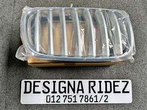 BMW E70 X5 RIGHT FRONT BUMPER KIDNEY GRILL (SILVER X CHROME) AVAILABLE.