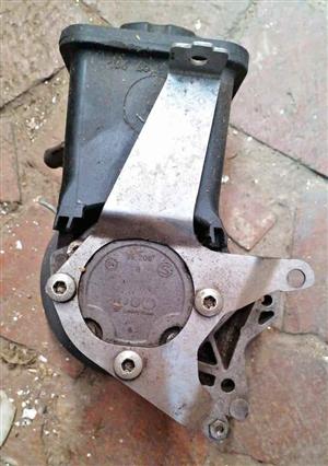BMW E60 530D POWERSTEERING PUMP.