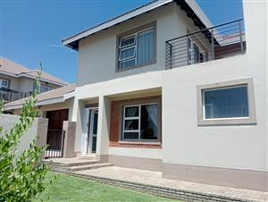 Absolutely Immaculate 4-Bedroom Townhouse in Shellyvale