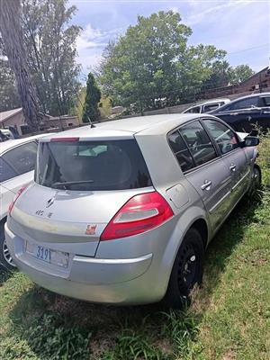Renault megane 1.9 DCI 2007 STRIPPING FOR SPARES