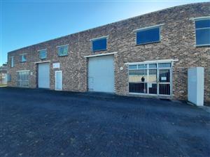 Industrial building with 3 Separate Units for Investors or owners use!