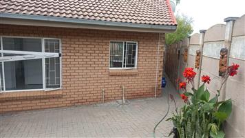 Garden Cottage Rental Monthly in The Reeds