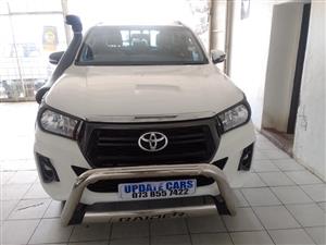 2017 TOYOTA HILUX 2.8 GD6 4X2 DOUBLE CAB AUTOMATIC  WHITE  LEATHER INTERIOR