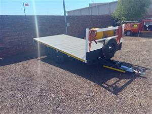 Flat deck trailer