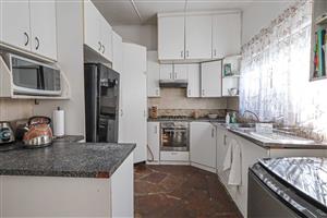 Townhouse For Sale in Escombe