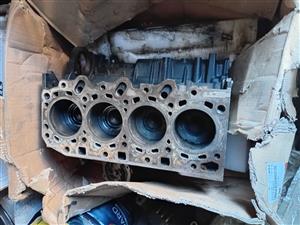 Kia 2500 block with crankshaft, pistons, rings and bearings 