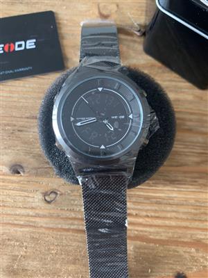 Weide Men's Classic Milanese Dual Time Watch