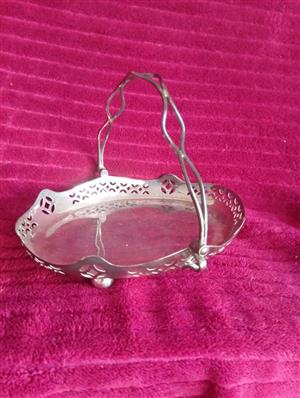 Cute silverplated basket/tray
