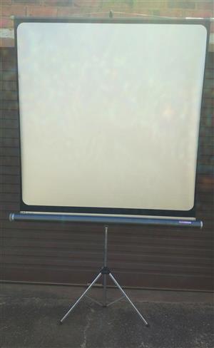 Screen, tripod projector type 4:3 ratio, width130cm.
