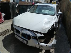 BMW 320i F30 AT - 2013