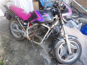 Honda vf400f 