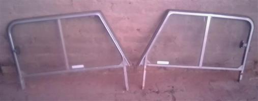 Willy Jeep removable windows with aluminum frames and latch intact