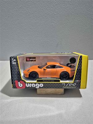 Bburago 1/24 scale Porsche 911 GT3 diecast model.