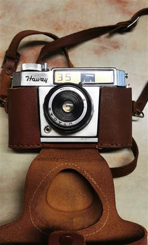 Vintage 1960s Howay Anny-35 Japanese Film Camera with Case