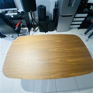 Luna extended dinning table
