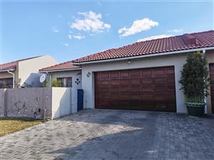 Neat 3-Bedroom Townhouse – Ideal Location, Great Value