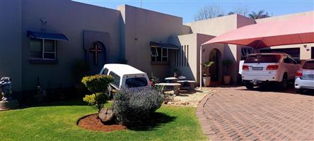 House For Sale in Flora Park