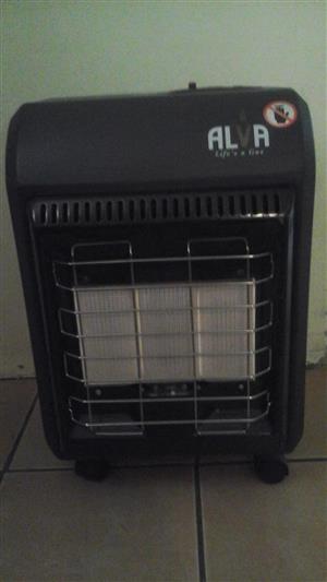 Laval 3-panel gas heater. Complete with regulator and gas bottle.